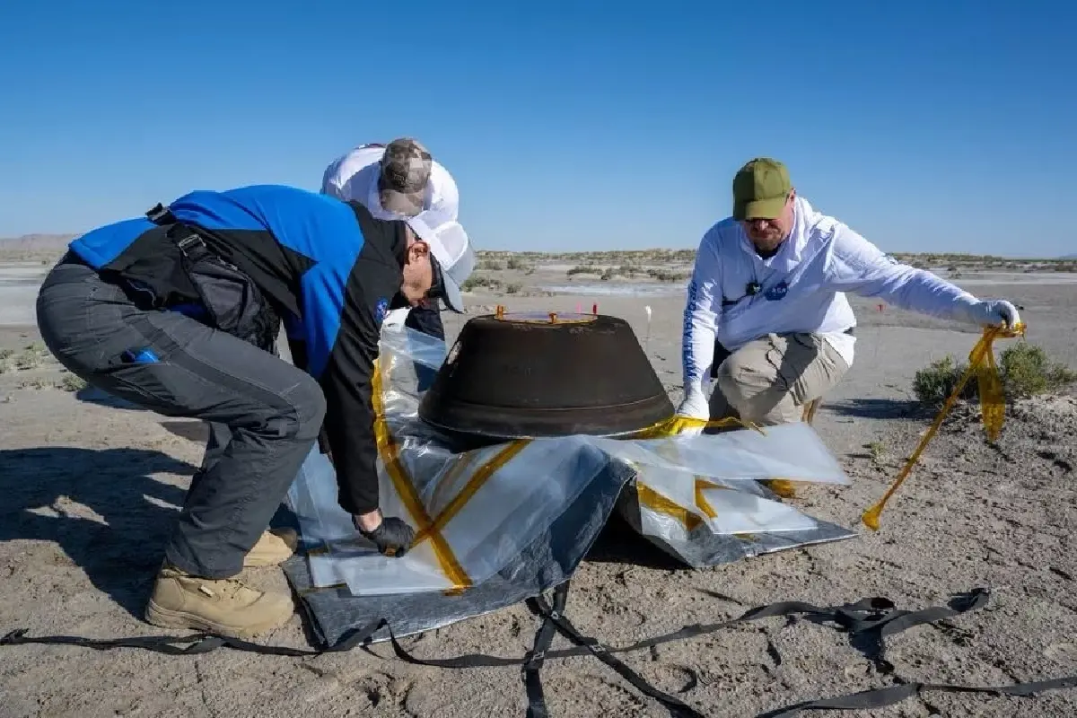 ตัวอย่างดาวเคราะห์น้อยดวงแรกของ NASA ลงสู่ทะเลทรายยูทาห์อย่างปลอดภัย