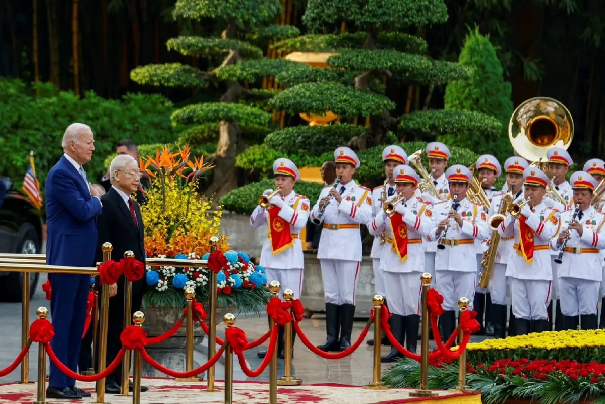 สหรัฐฯ และเวียดนามลงนามความร่วมมือครั้งประวัติศาสตร์ในการเยือนของไบเดน