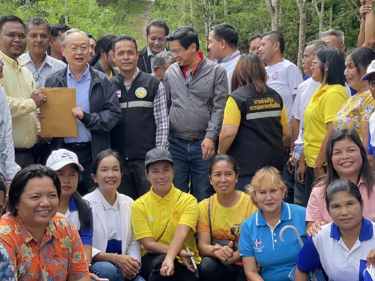 'สนธิรัตน์'ลงพื้นที่นครศรีฯขับเคลื่อนบริษัทประชารัฐรักสามัคคีต่อ