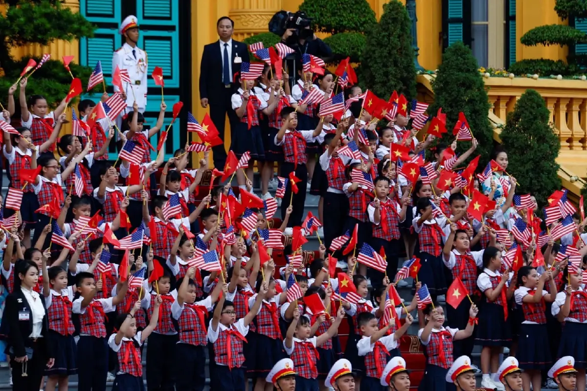 สหรัฐฯ และเวียดนามลงนามความร่วมมือครั้งประวัติศาสตร์ในการเยือนของไบเดน