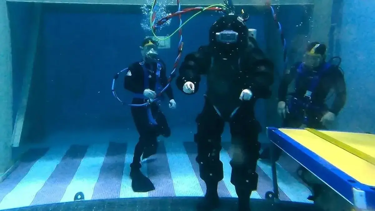 DSEND ชุดดำน้ำรุ่นใหม่ที่เหมือนชุด Iron mam ใต้ทะเล