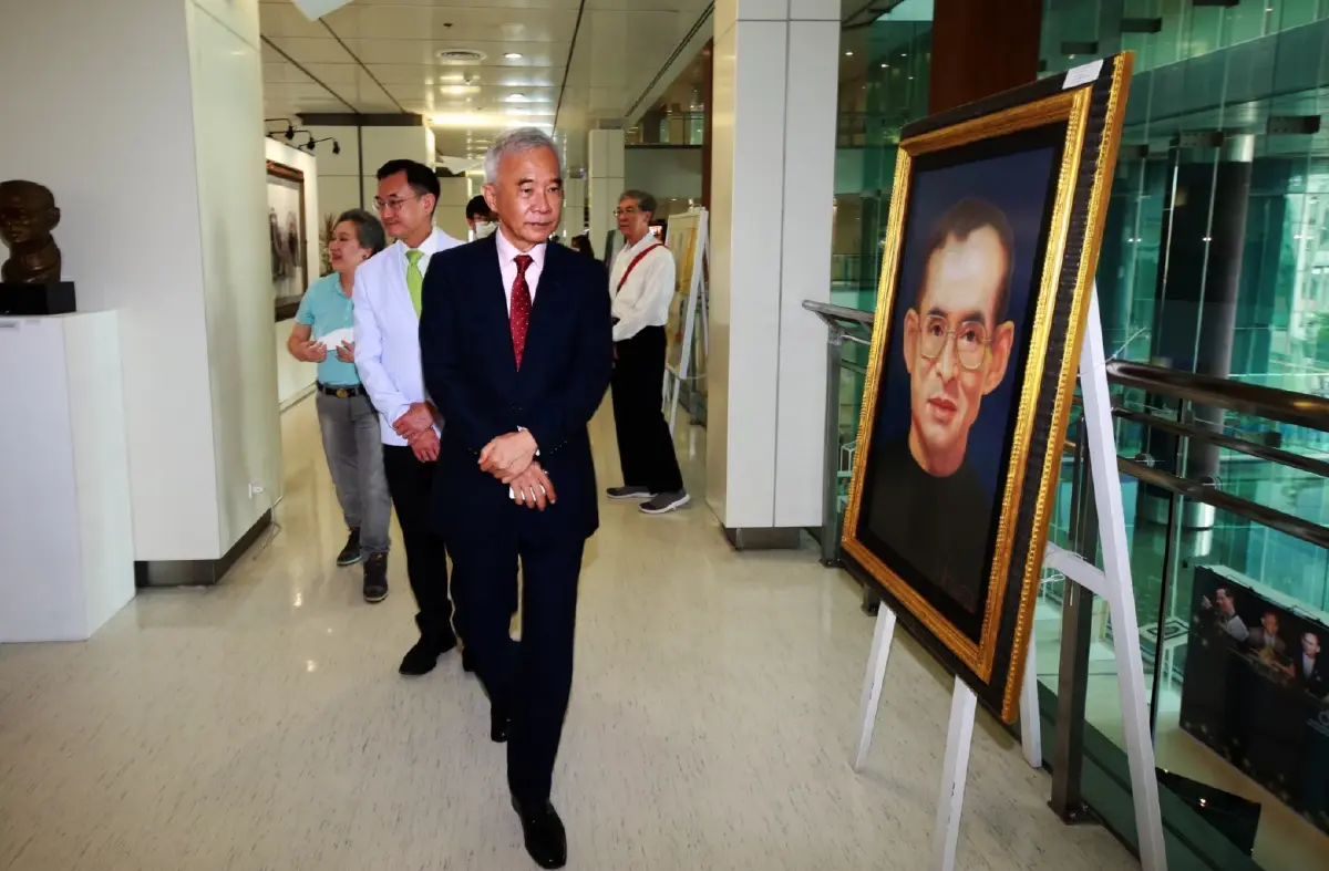 'สุวัจน์'ชวนคนไทยชื่นชมพระบารมี นิทรรศการ "กษัตริย์ของราษฎร"