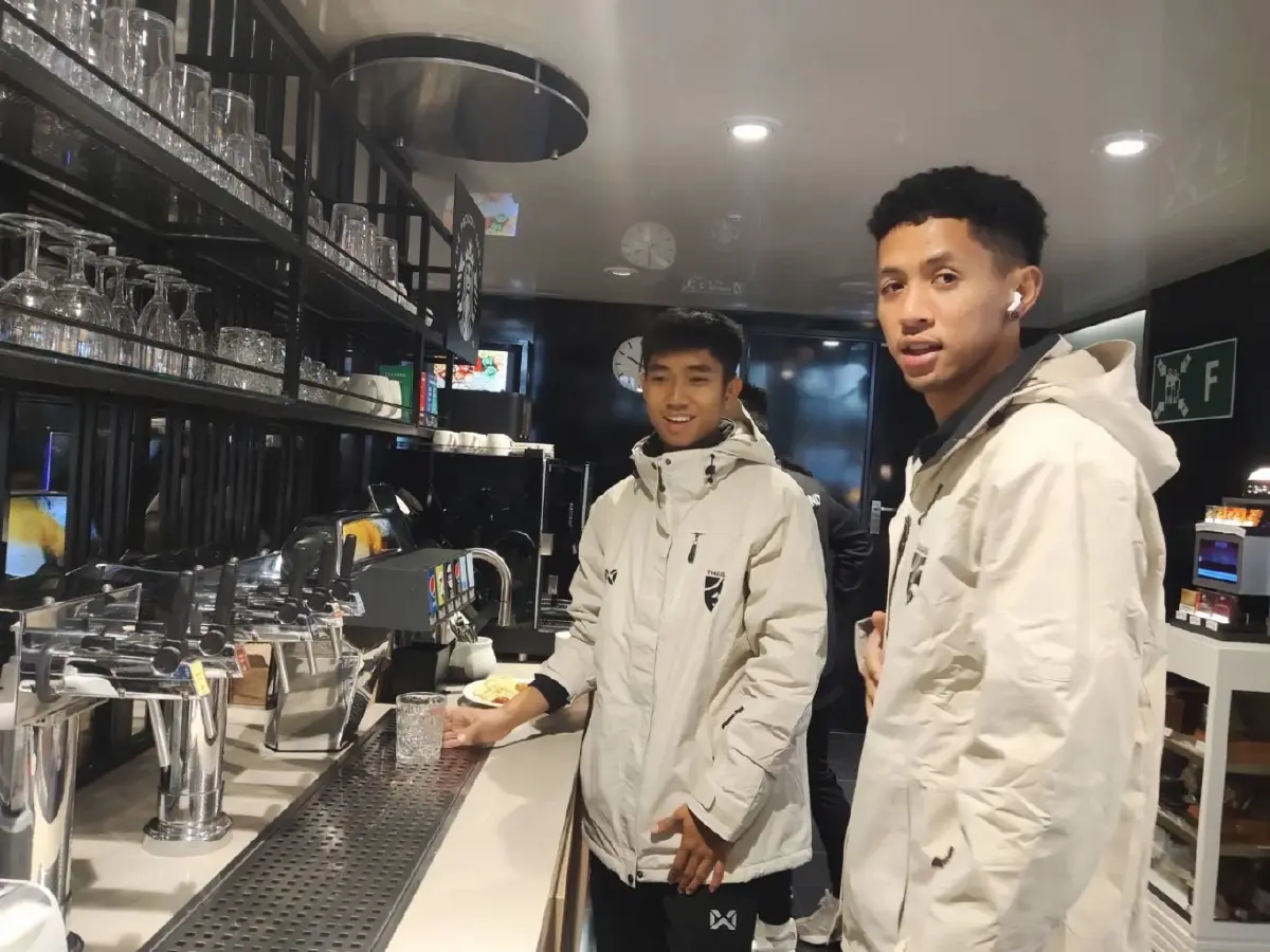 ใครว่าเดินทางลำบาก ! มาดามแป้งโพสต์ แข้งช้างศึก นั่งเรือตั๋วหรูก่อนกลับไทย