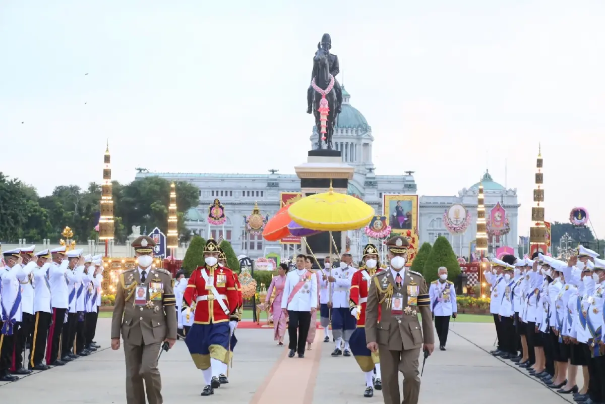 ในหลวง พระราชินี ทรงวางพวงมาลา เนื่องในวันปิยมหาราช พุทธศักราช2566
