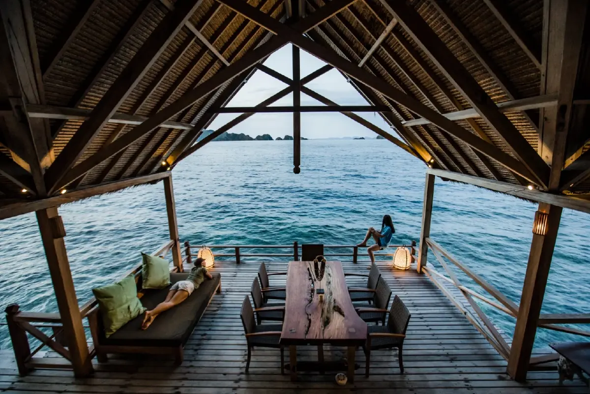 Misool Resort ในหมู่เกาะราชาอัมพัต ประเทศอินโดนีเซียได้สร้างพื้นที่คุ้มครองทางทะเลในบริเวณน่านน้ำรอบๆ รีสอร์ท เครดิตภาพ: ชอว์น ไฮน์ริชส์/มิซูล รีสอร์ท