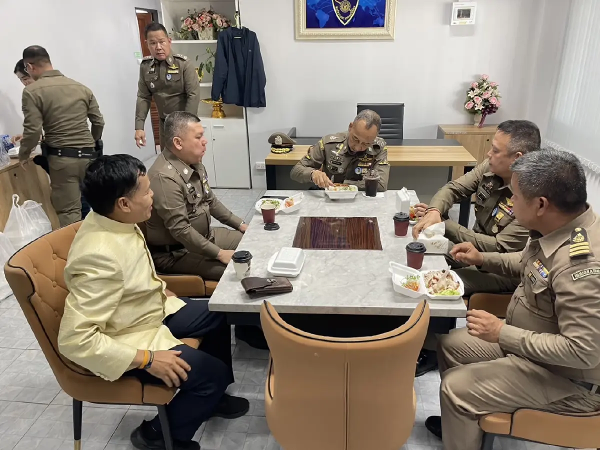 'บิ๊กต่อ'ย่องเงียบอีก เยี่ยมลูกน้อง ตม.เชียงแสน