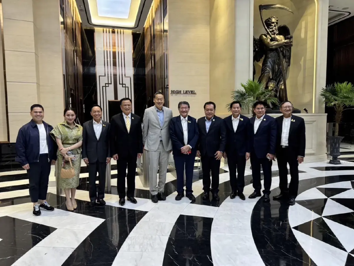 “ภูมิธรรม” ปัดดินเนอร์พรรคร่วมฯหวังกลบกระแส "อุ๊งอิ๊ง" เด่นกว่า"เศรษฐา"