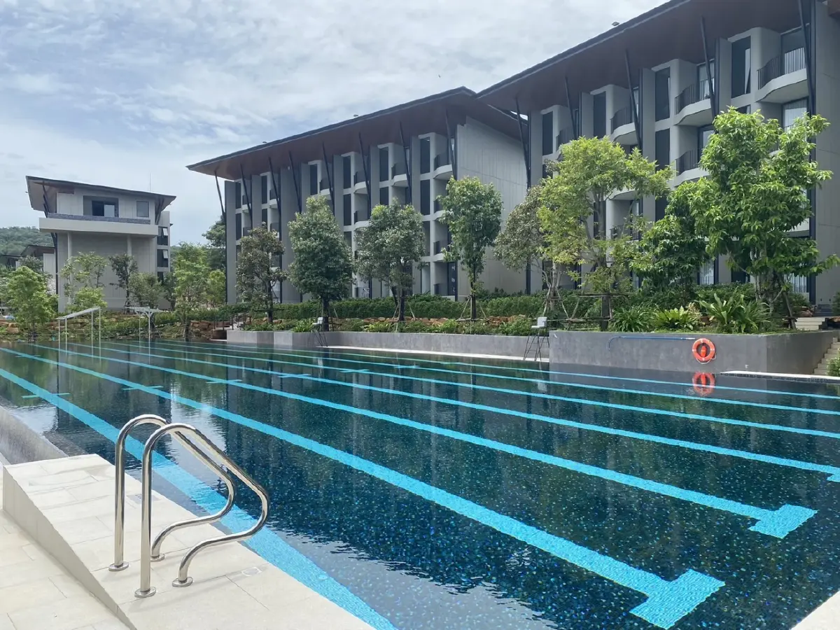 โรงแรม วารานา กระบี่ "Wellcation" ที่พักกลางวิวภูเขาและทะเลอันดามัน