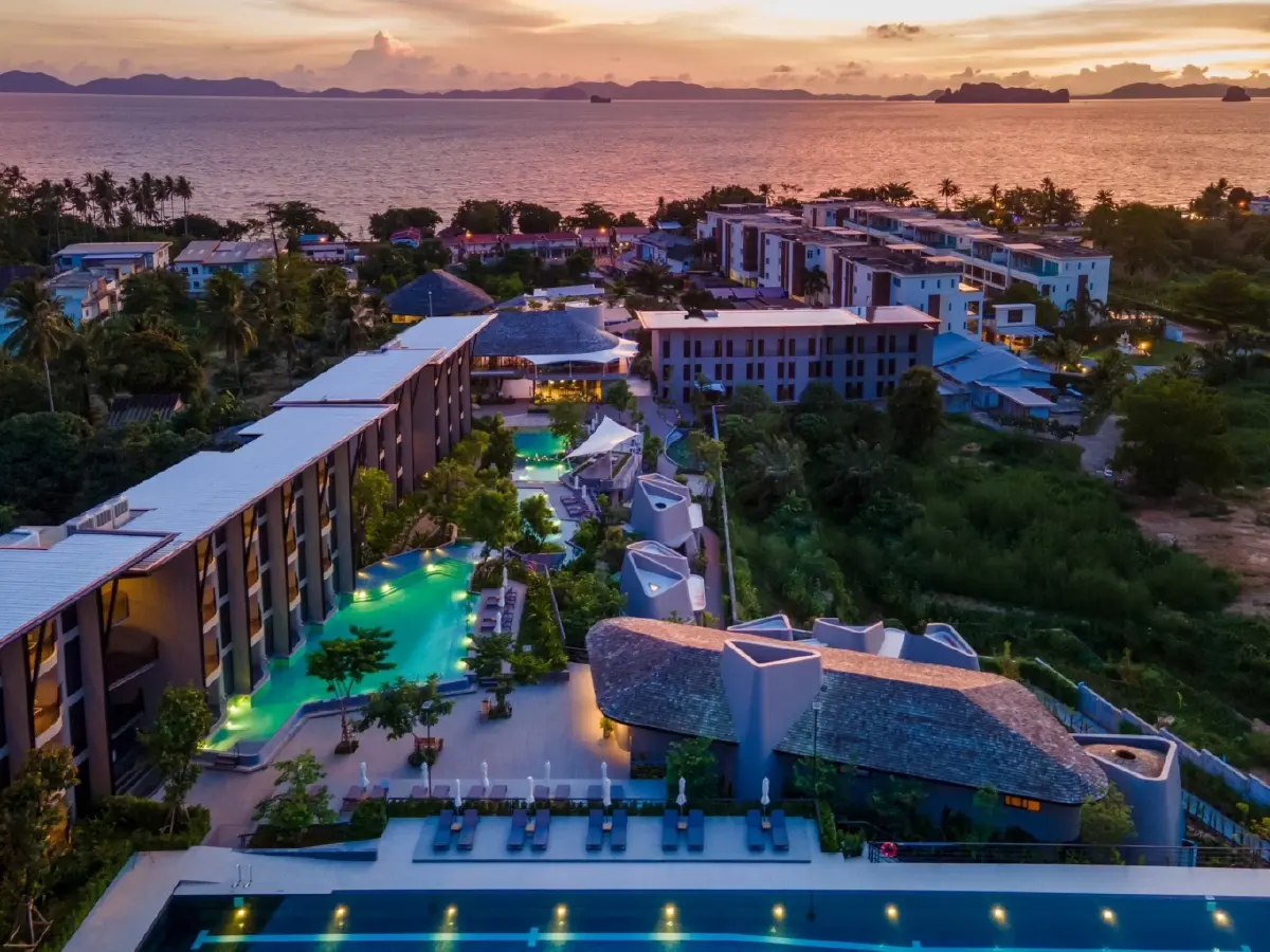 โรงแรม วารานา กระบี่ "Wellcation" ที่พักกลางวิวภูเขาและทะเลอันดามัน