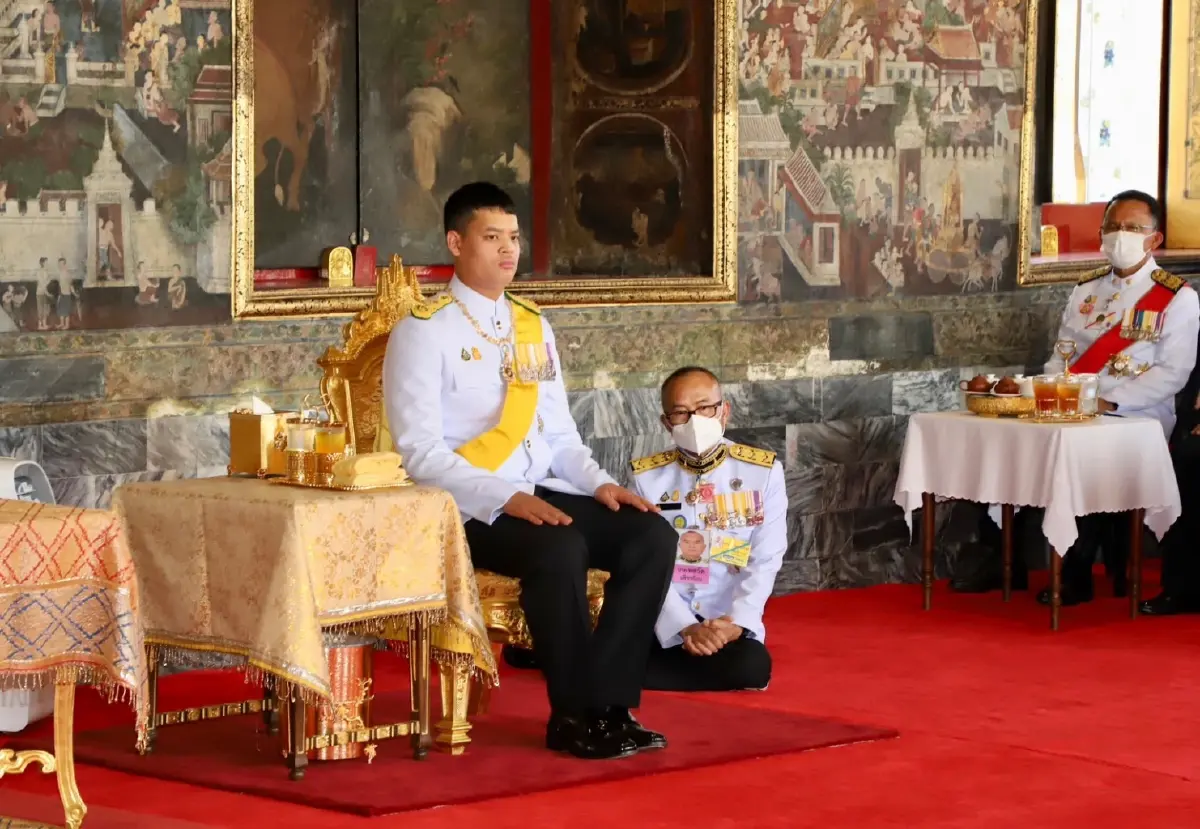 'ในหลวง'โปรดเกล้าฯ 'เจ้าฟ้าทีปังกร'ถวายผ้าพระกฐิน วัดสุทัศนฯ