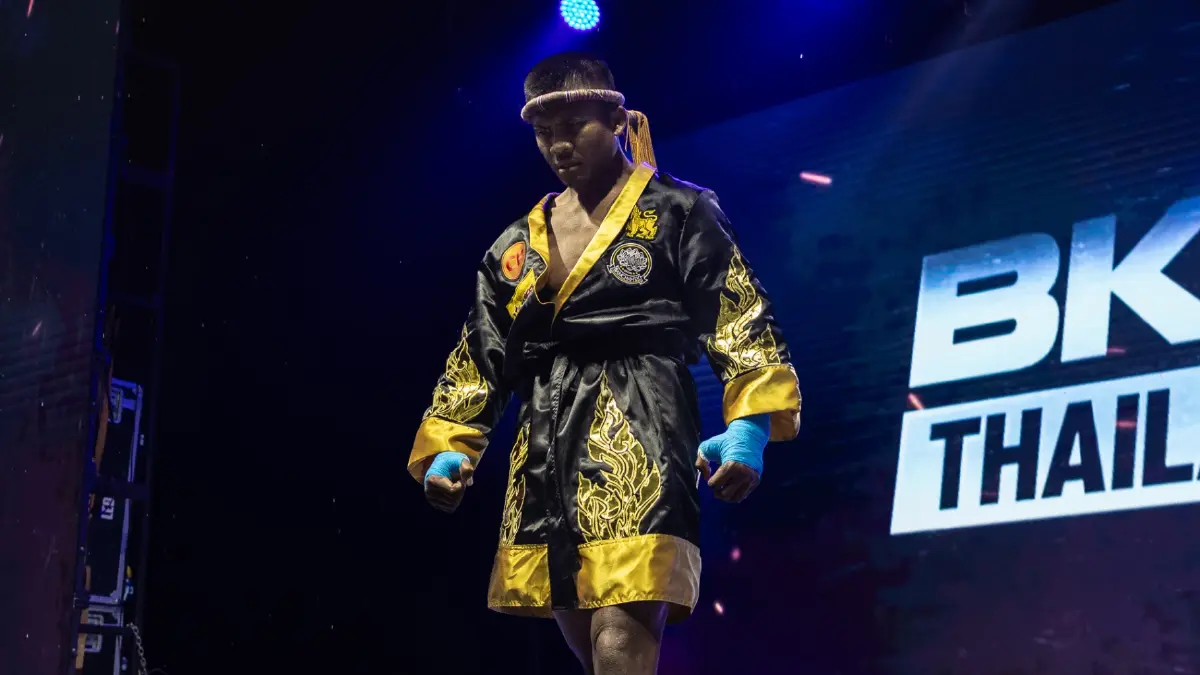 ฮือฮาแน่ ! "บัวขาว" ลุ้นชกกับ "แม็คเกรเกอร์" แชมป์ MMA ระดับโลก ในศึก BKFC