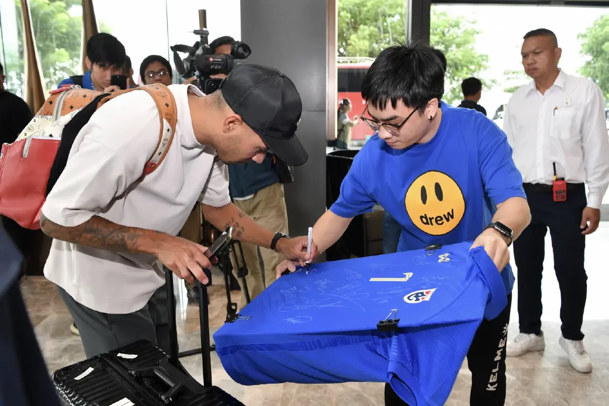 มาแนวใหม่ ! ทีมชาติไทยตั้ง เจ-อุ้ม กัปตันทีมคนละนัด คัดเลือกฟุตบอลโลก