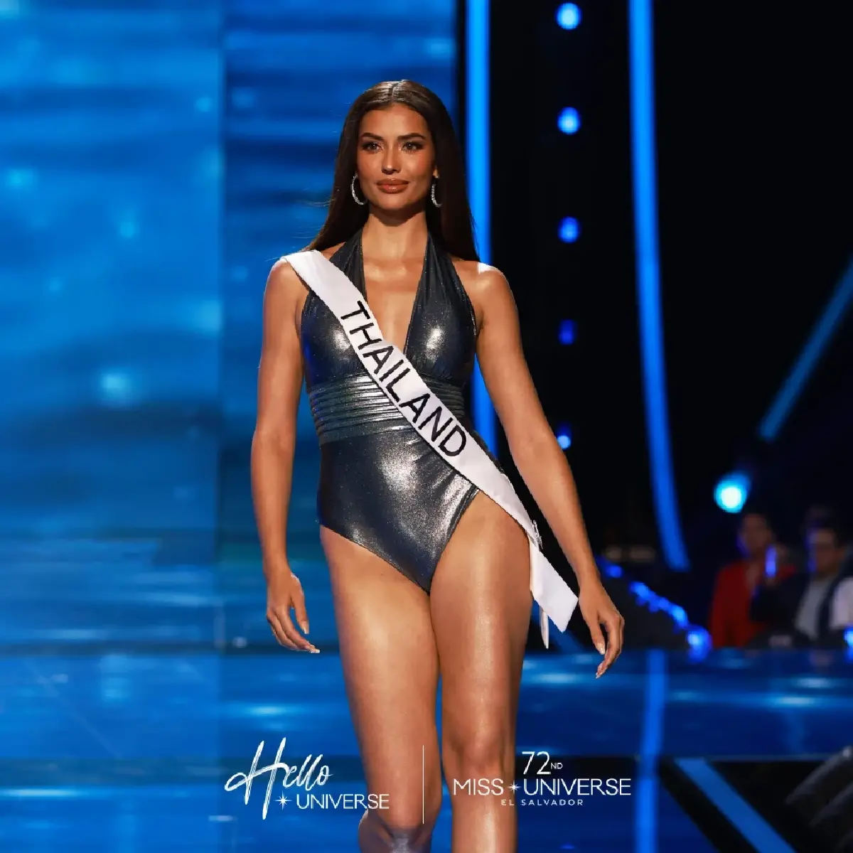 แอนโทเนียในการประกวดชุดว่ายน้ำ