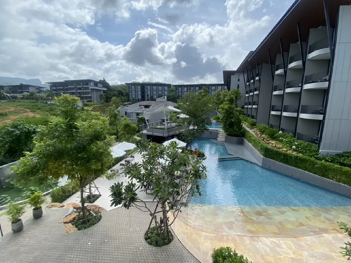 โรงแรม วารานา กระบี่ "Wellcation" ที่พักกลางวิวภูเขาและทะเลอันดามัน