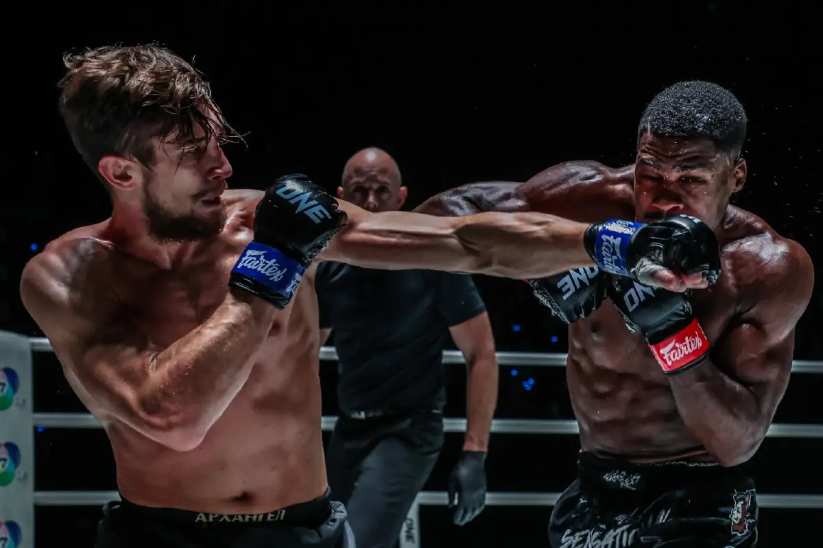 ผลมวย ONE ลุมพินี “ก้องไกล” พลิกล็อกพ่ายน็อกตั้งแต่ยกแรก