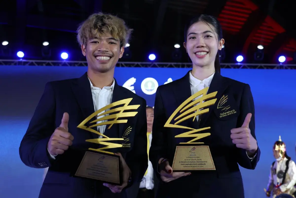 ก้อง-จีน รับรางวัลอาชีพดีเด่น  วิว-เทนนิส สมัครเล่นฯ วันนักกีฬาแห่งชาติ