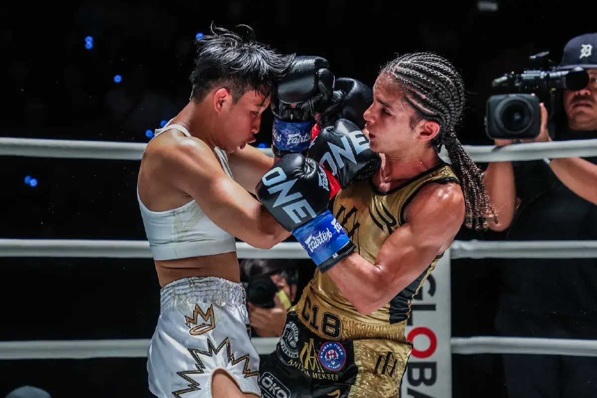 ประมวลภาพ มวย ONE ลุมพินี “ตะวันฉาย-พระจันทร์ฉาย-เพชรจีจ้า” คว้าแชมป์