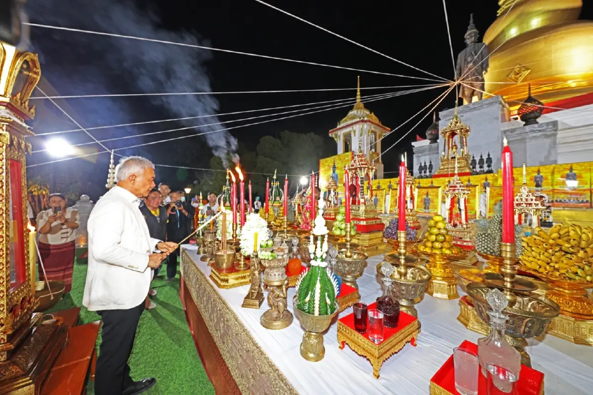 สุวัจน์ มอบปฏิทิน ผ้ายันต์ เหรียญผู้ก่อตั้งเมืองโคราช เป็นของขวัญปีใหม่67