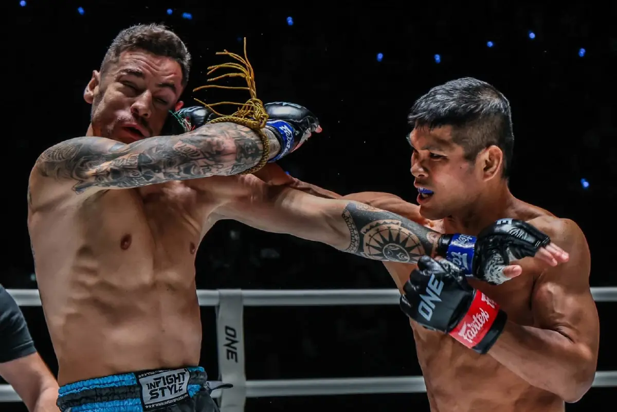 ผลมวย ONE ลุมพินี คู่เอกมีน็อกยก 1 โซเนอร์ ดับฝัน โอท็อป ซัดหลับกลางอากาศยกแรก