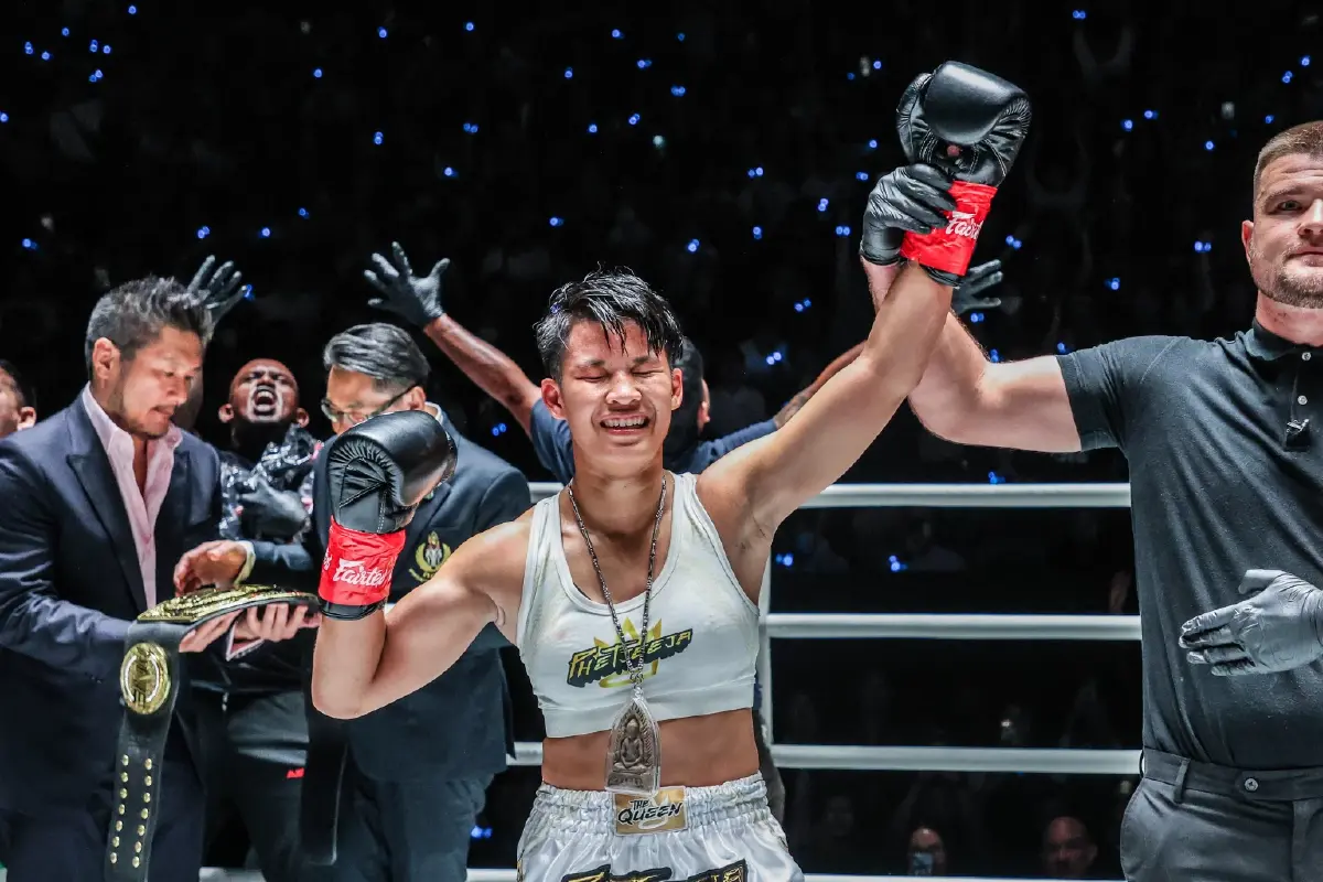 ประมวลภาพ มวย ONE ลุมพินี “ตะวันฉาย-พระจันทร์ฉาย-เพชรจีจ้า” คว้าแชมป์