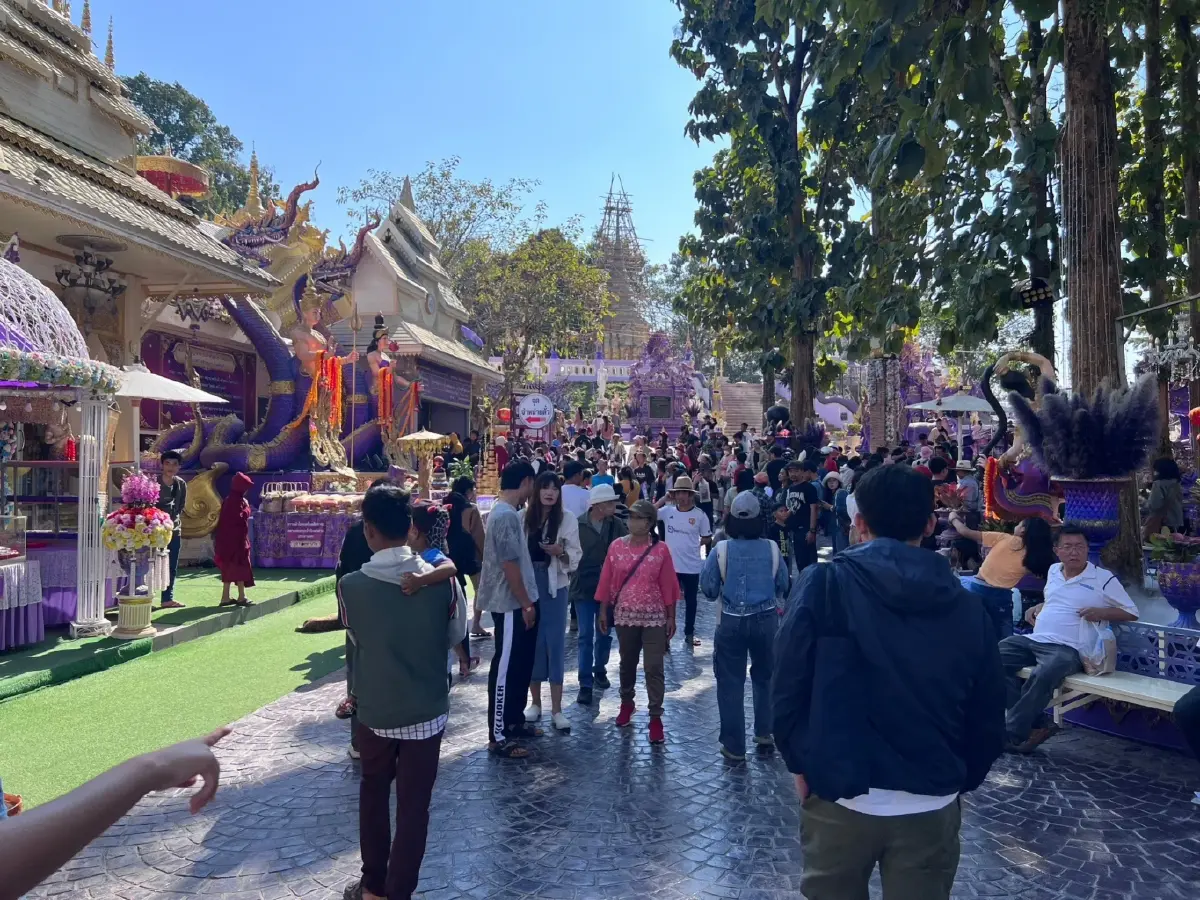 นักท่องเที่ยวนับหมื่น! แห่ขึ้นสกายวอล์ค"ดอยเวา" ส่งท้ายปี 66