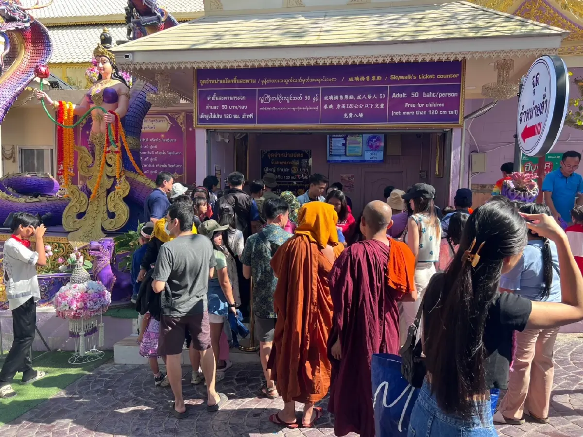 นักท่องเที่ยวนับหมื่น! แห่ขึ้นสกายวอล์ค"ดอยเวา" ส่งท้ายปี 66