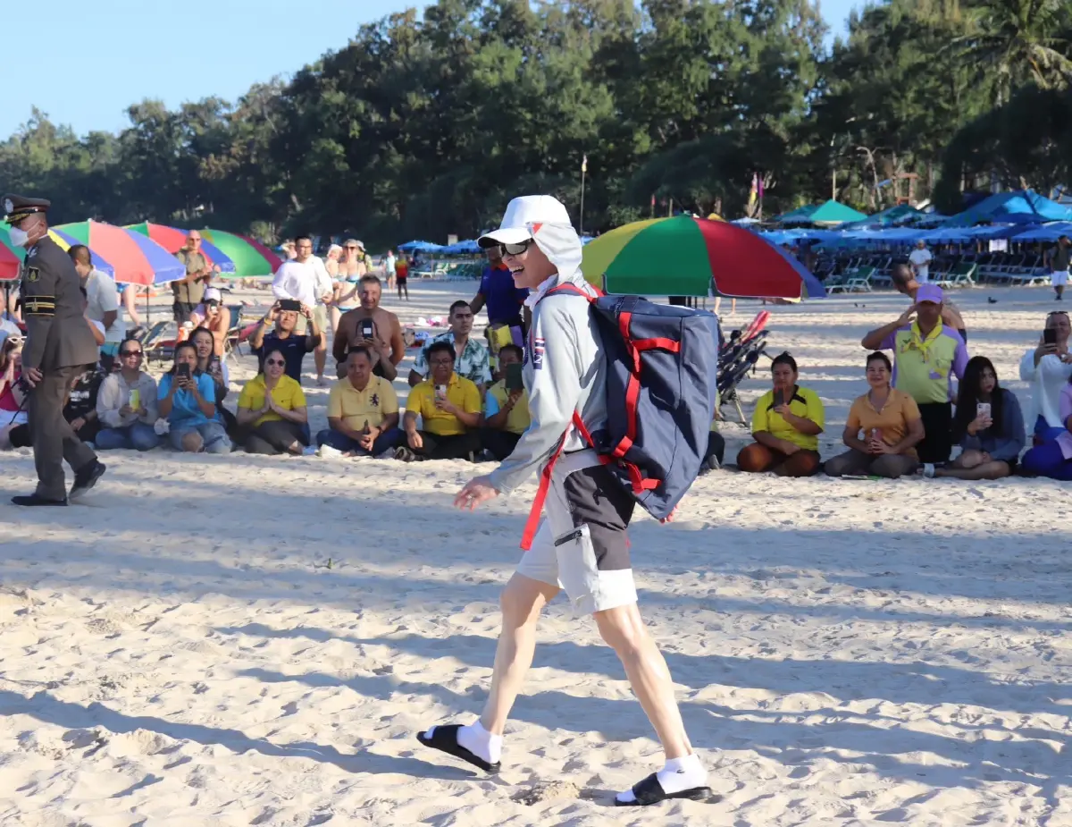 ราชินีทรงร่วมการแข่งขันในทีมเรือใบภูเก็ตคิงส์คัพรีกัตต้าฯ