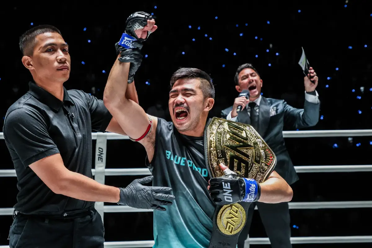 ประมวลภาพ มวย ONE ลุมพินี “ตะวันฉาย-พระจันทร์ฉาย-เพชรจีจ้า” คว้าแชมป์