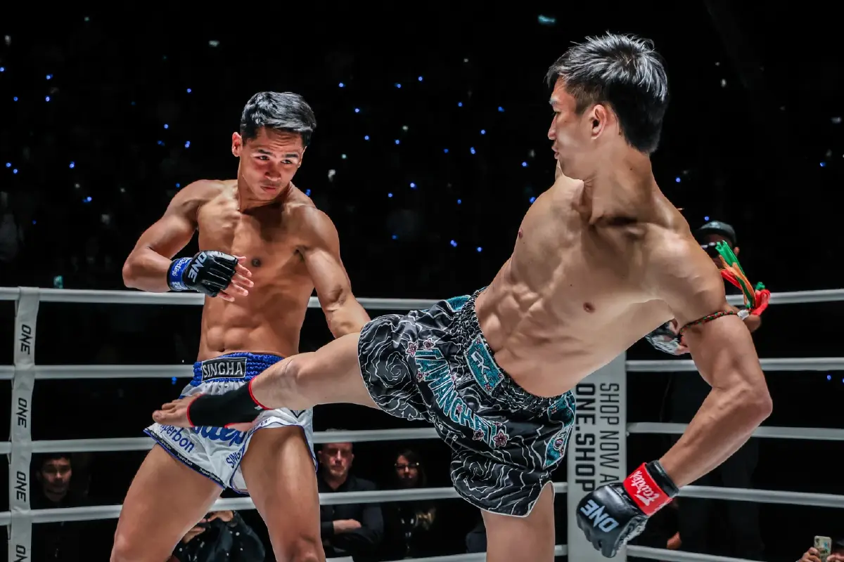 ประมวลภาพ มวย ONE ลุมพินี “ตะวันฉาย-พระจันทร์ฉาย-เพชรจีจ้า” คว้าแชมป์