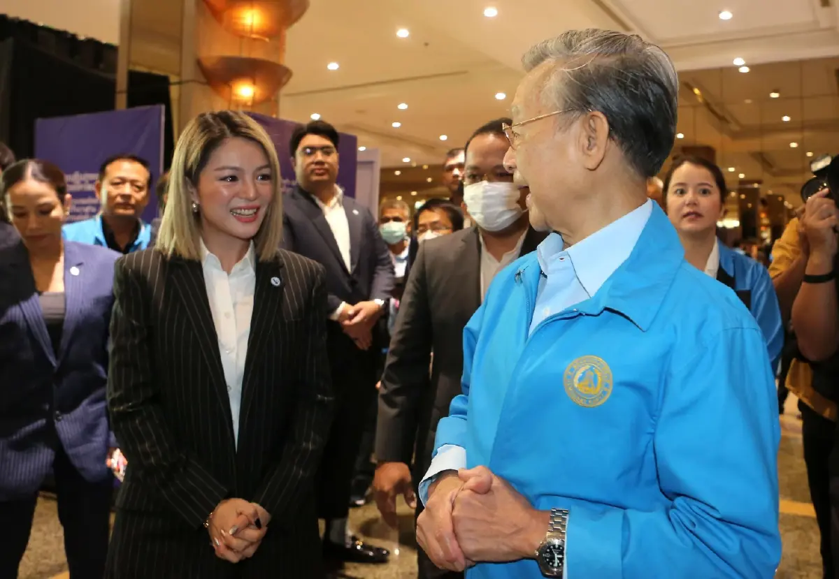 ชิงหัวหน้าพรรคปชป. เดือด อภิสิทธิ์ลาออกจากพรรค เดินออกห้องประชุมทันที!