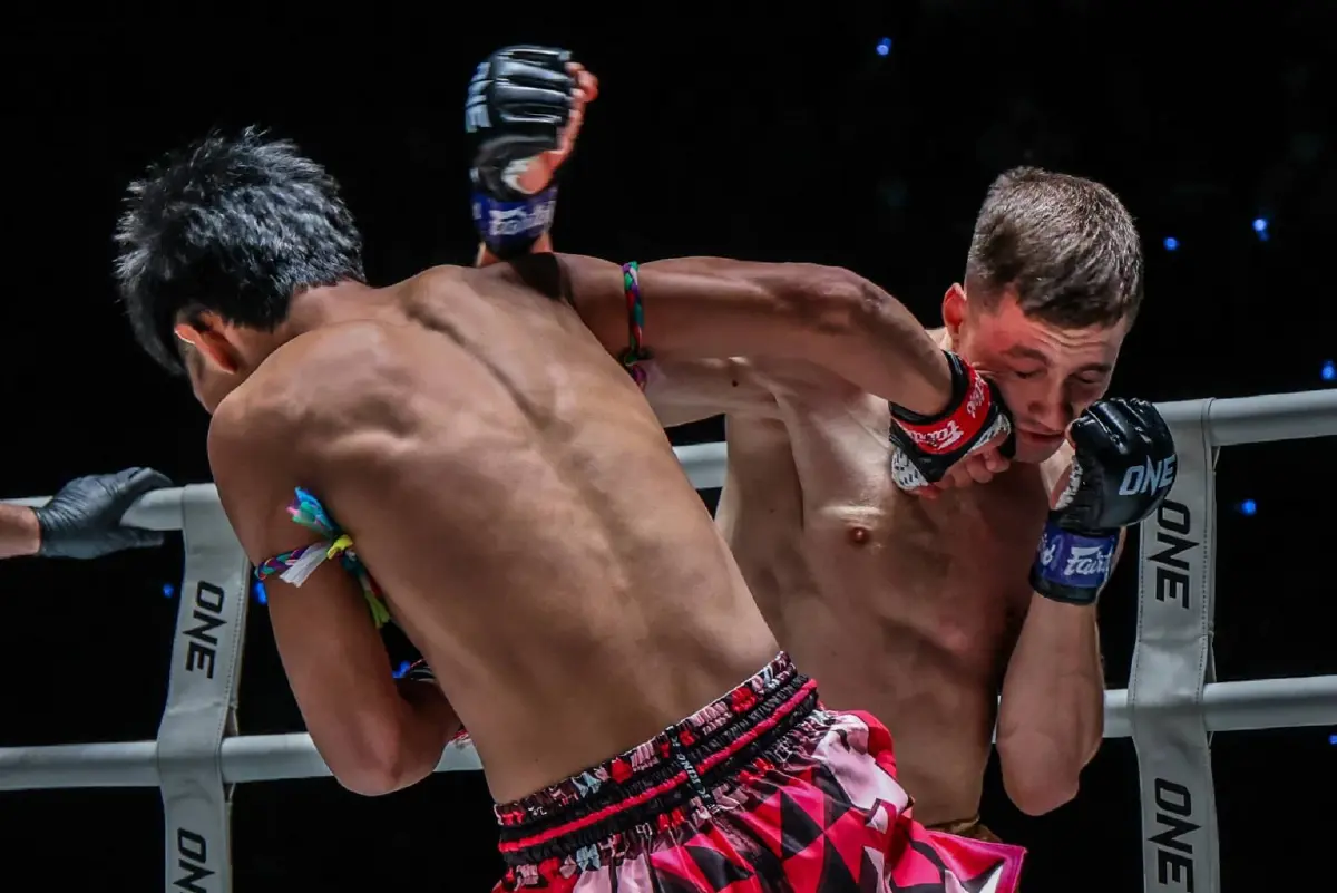 ผลมวย ONE ลุมพินี คู่เอกมีน็อกยก 1 โซเนอร์ ดับฝัน โอท็อป ซัดหลับกลางอากาศยกแรก