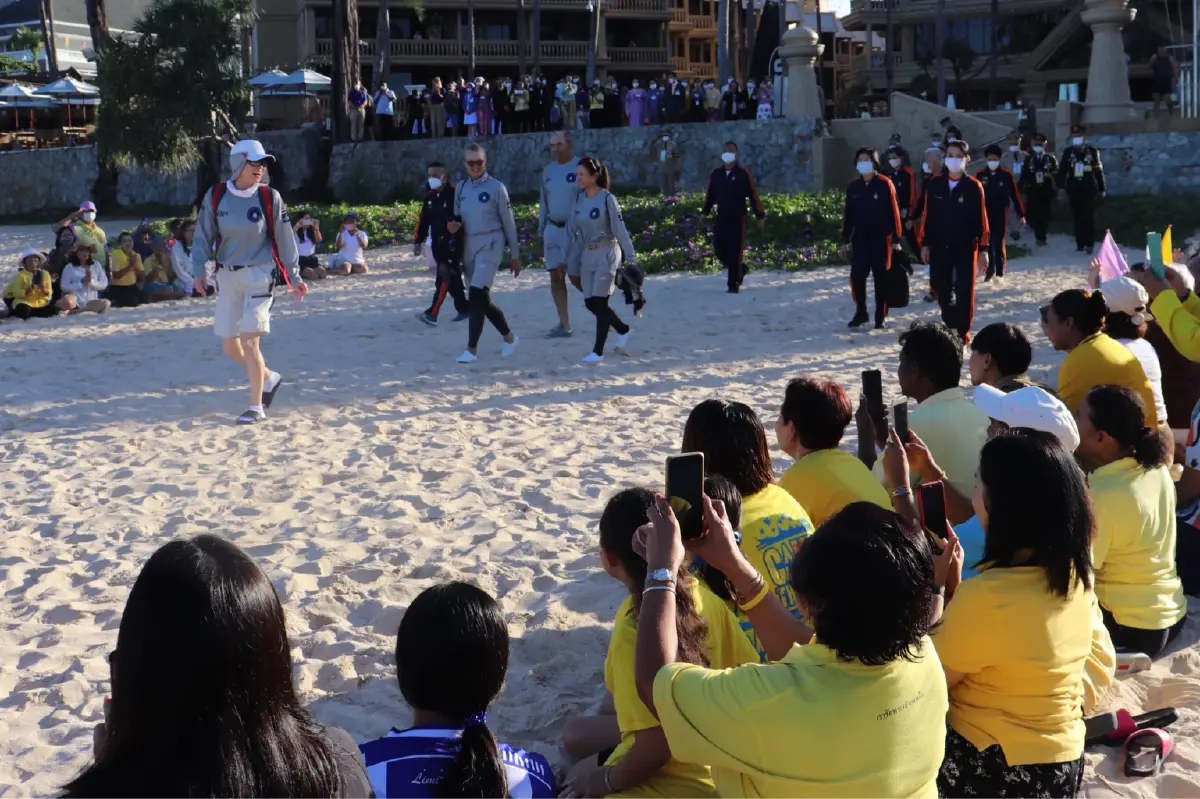 ราชินีทรงร่วมการแข่งขันในทีมเรือใบภูเก็ตคิงส์คัพรีกัตต้าฯ