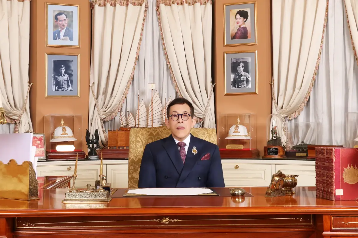 ในหลวง - พระราชินี พระราชทานบัตรพระราชทานพรปีใหม่ 2567 แก่ปวงชนชาวไทย