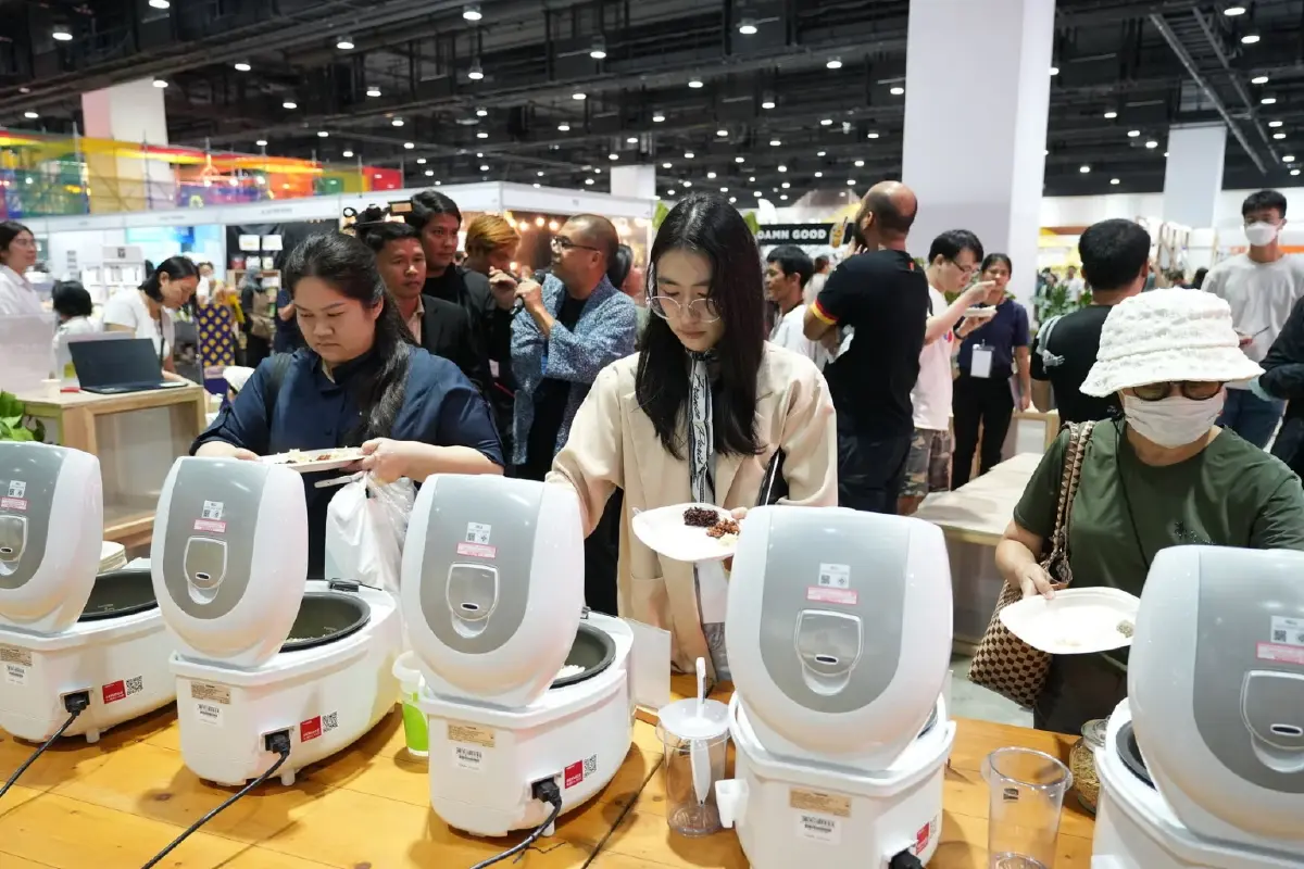 ชวนตั้งชื่อข้าวเหนียวสายพันธุ์ใหม่  ชิม ชม ดมข้าวหลากสายพันธุ์ที่ Rice Fest