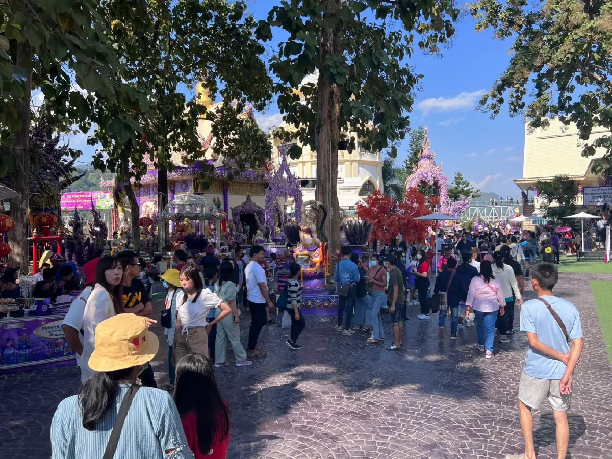 นักท่องเที่ยวนับหมื่น! แห่ขึ้นสกายวอล์ค"ดอยเวา" ส่งท้ายปี 66