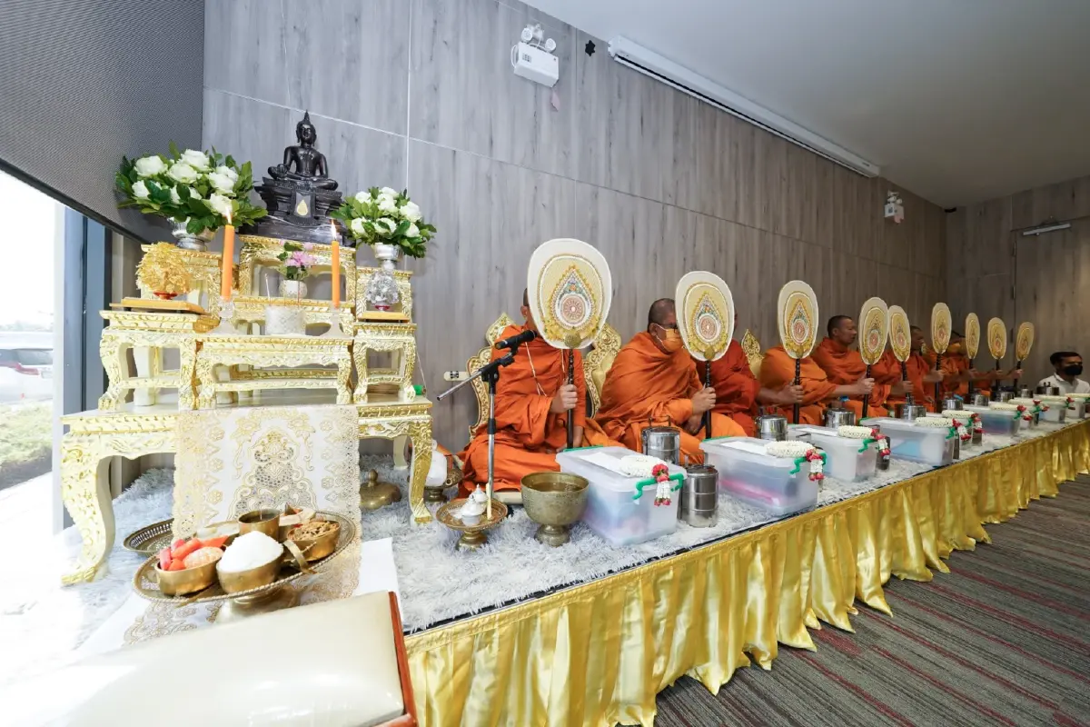 'บางกอกโมโนเรล' ทำบุญเปิดให้บริการเชิงพาณิชย์ "รถไฟฟ้าสายสีชมพู"