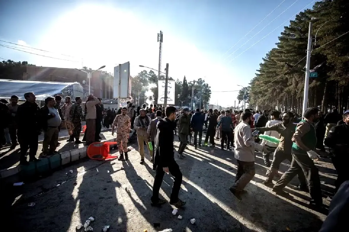 เหตุระเบิดในพิธีระลึกอดีตผู้นำทหารอิหร่าน เสียชีวิตเกือบ 100 ศพ