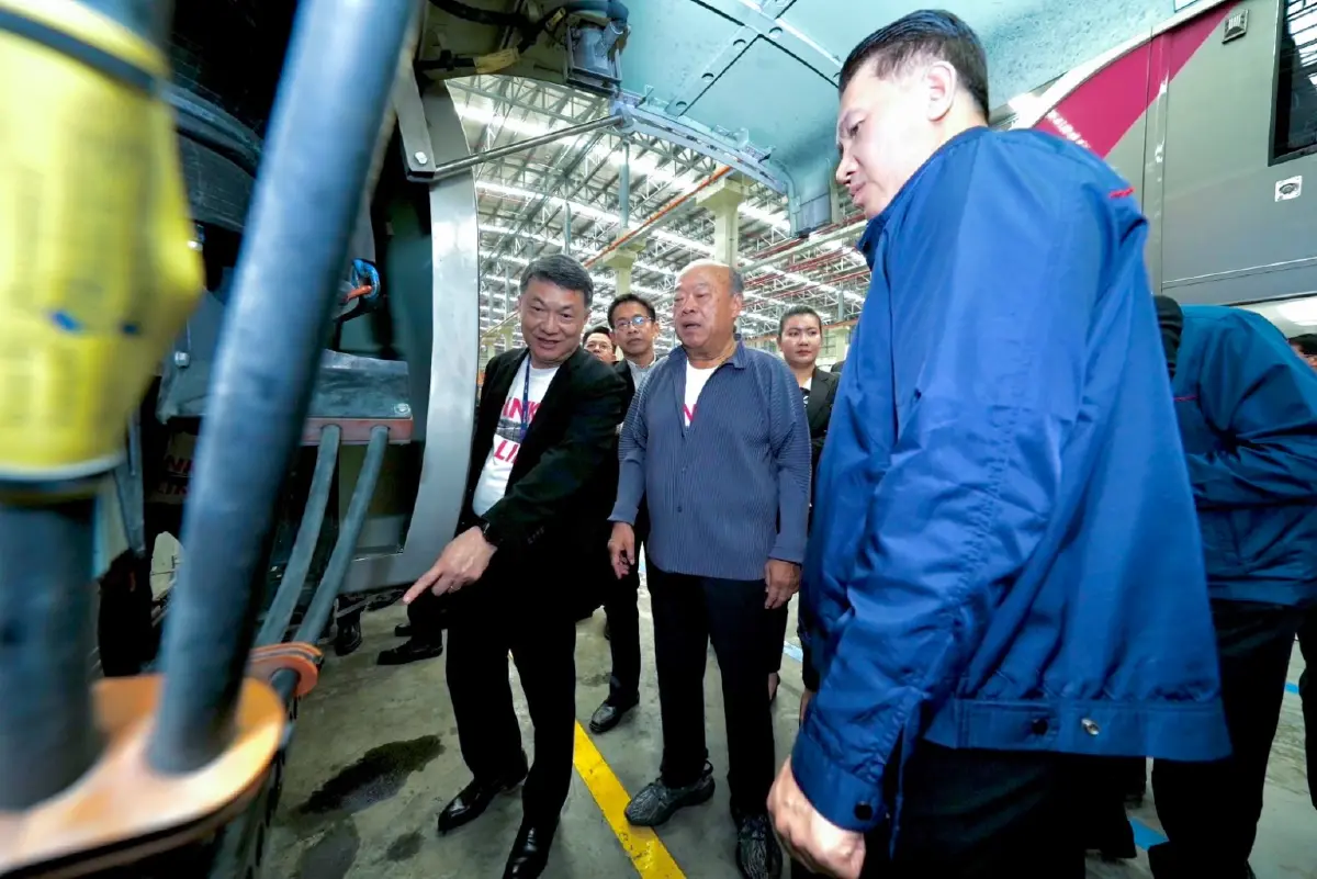 'บางกอกโมโนเรล' ทำบุญเปิดให้บริการเชิงพาณิชย์ "รถไฟฟ้าสายสีชมพู"