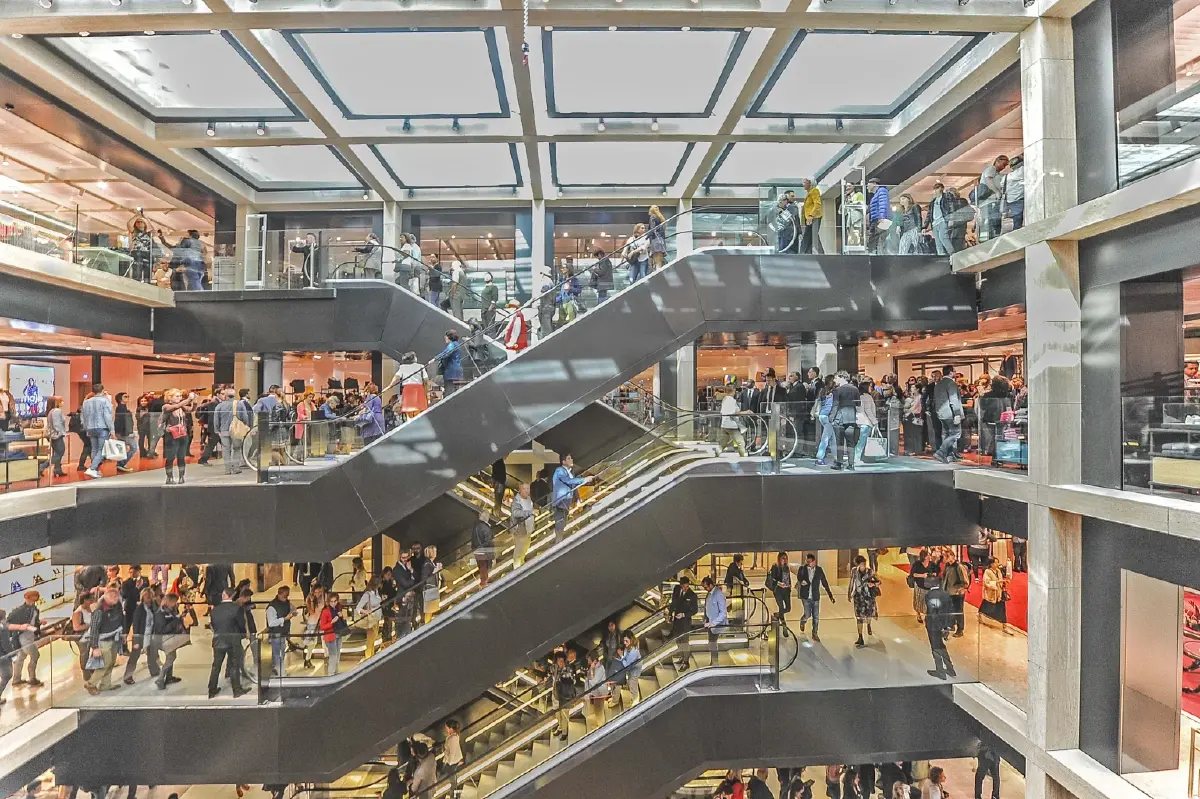 CRC ยิ้ม! ห้างรีนาเชนเต อิตาลี ปั้มยอดขายทะลุพันล้านยูโร