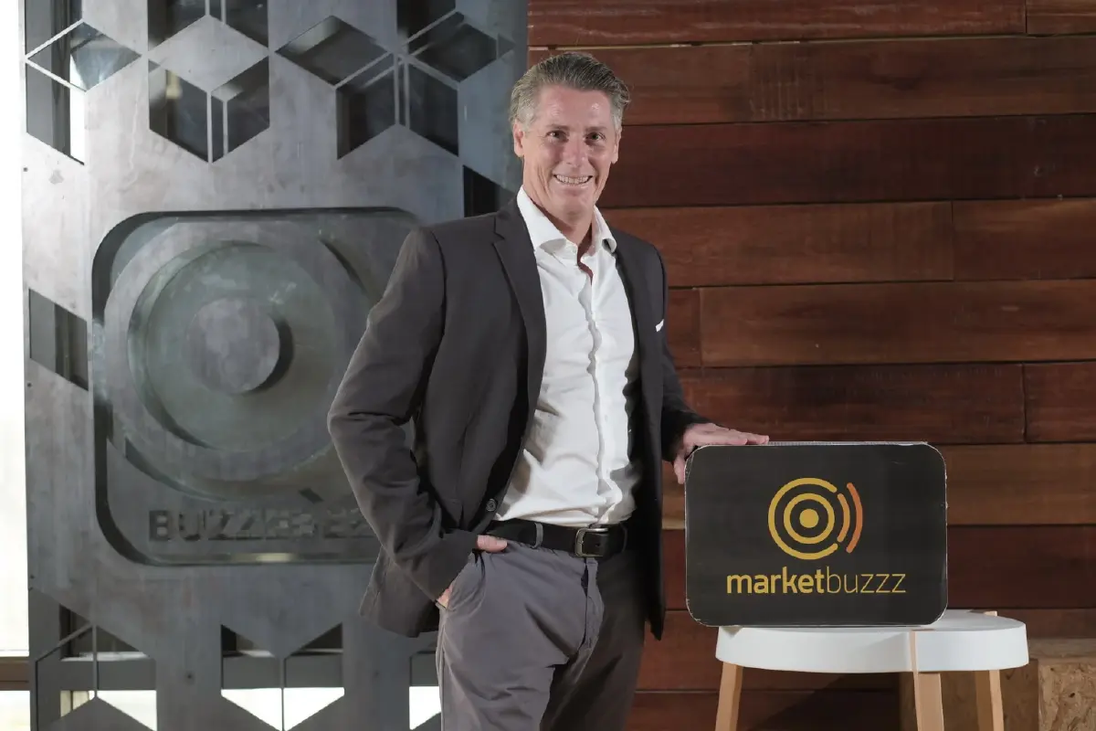 คุณแกรนท์ บาร์โทลี ประธานเจ้าหน้าที่บริหารมาร์เก็ตบัซซ (Marketbuzzz)