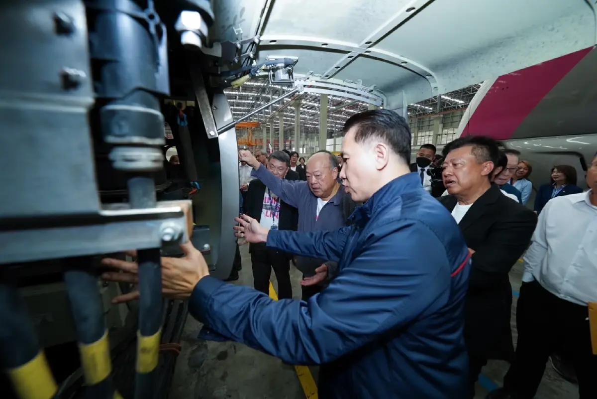 'บางกอกโมโนเรล' ทำบุญเปิดให้บริการเชิงพาณิชย์ "รถไฟฟ้าสายสีชมพู"