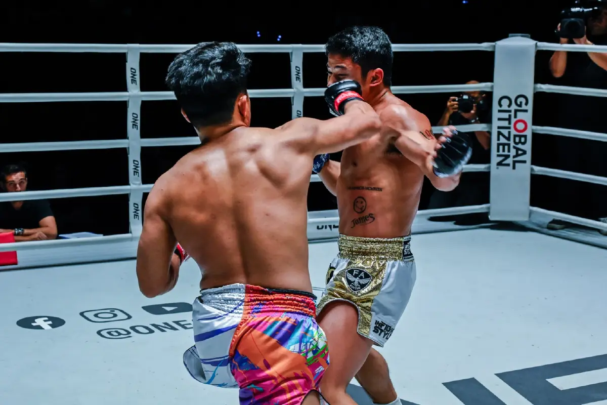 ผลมวย ONE ลุมพินี 50  “คมอาวุธ”ทำแฮททริก ย้ำชัย “ยอดภูผา” 3 ไฟท์ติด