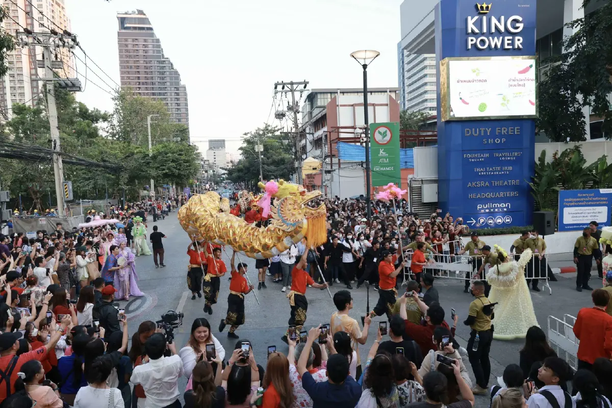 คิง เพาเวอร์ ฉลองตรุษจีนสุดยิ่งใหญ่ รับพลังปีมังกร