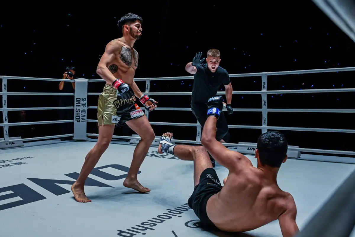 ผลมวย ONE ลุมพินี 50  “คมอาวุธ”ทำแฮททริก ย้ำชัย “ยอดภูผา” 3 ไฟท์ติด