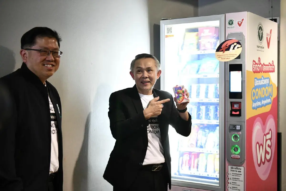 "รักฉ่ำ ปลอดภัยฉ่ำ" ตู้อัตโนมัติ กดชุดตรวจ HIV ฟรี ใจกลางสยาม