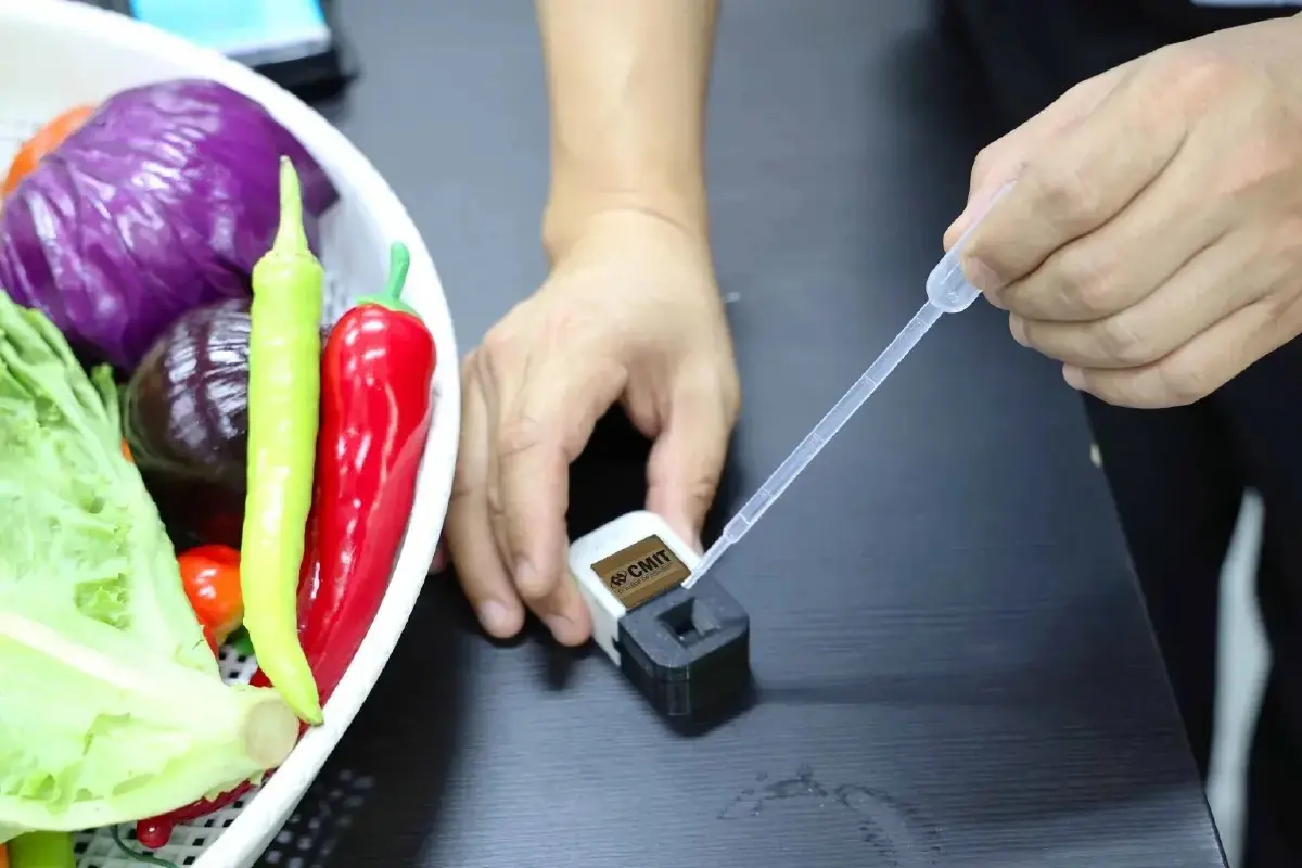 ไทยทำ! 'เค-เวจจี้ สกรีน' เครื่องตรวจจับสารพิษในผักผลไม้แบบพกพา