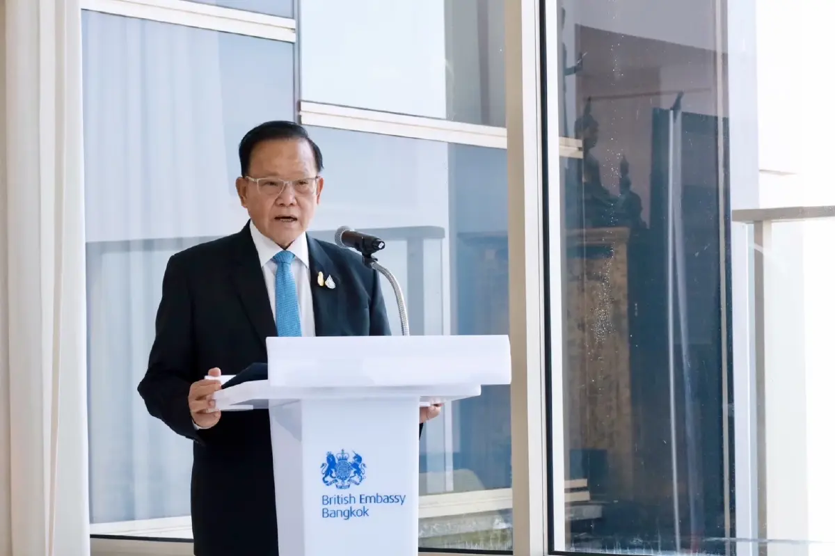 นายสันติ พร้อมพัฒน์ รมช.ว่าการกระทรวงสาธารณสุข