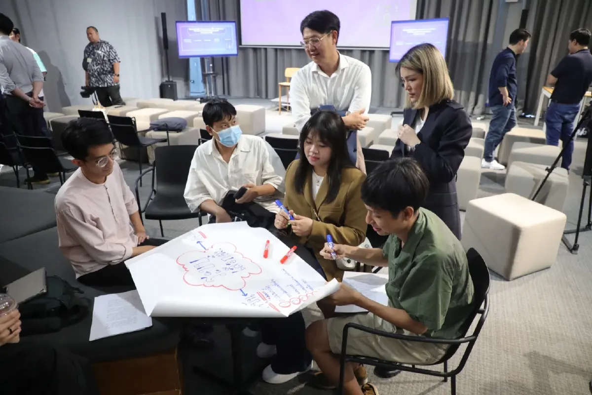 'นิพนธ์'ร่วมวงเสวนาถกหาทางออกกับดักการพัฒนาประชาธิปไตยไทย
