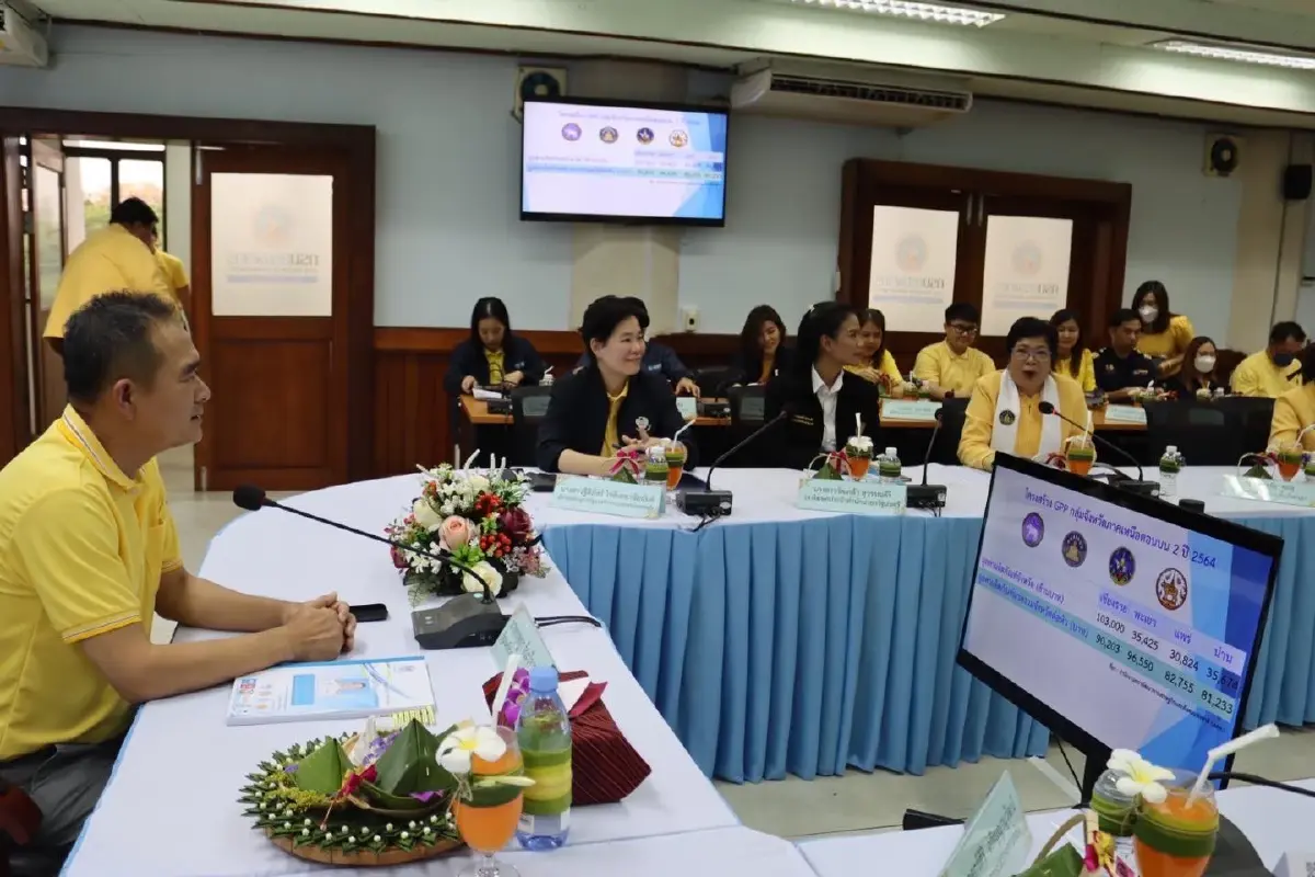 รมช.คลังตรวจราชการกลุ่มวิสาหกิจชุมชนหัตถกรรมล้านนาบ้านสันปูเลย จ.พะเยา