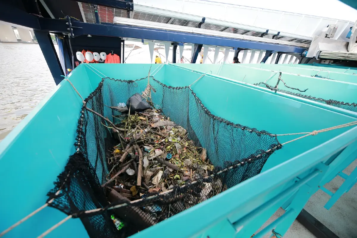 เปิดตัว"เรือดักจับขยะบนผิวน้ำ" ใช้พลังงานธรรมชาติ เก็บขยะ 1 แสนชิ้น/วัน